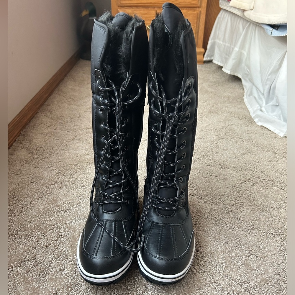 Women's Size 9 Snow Boots